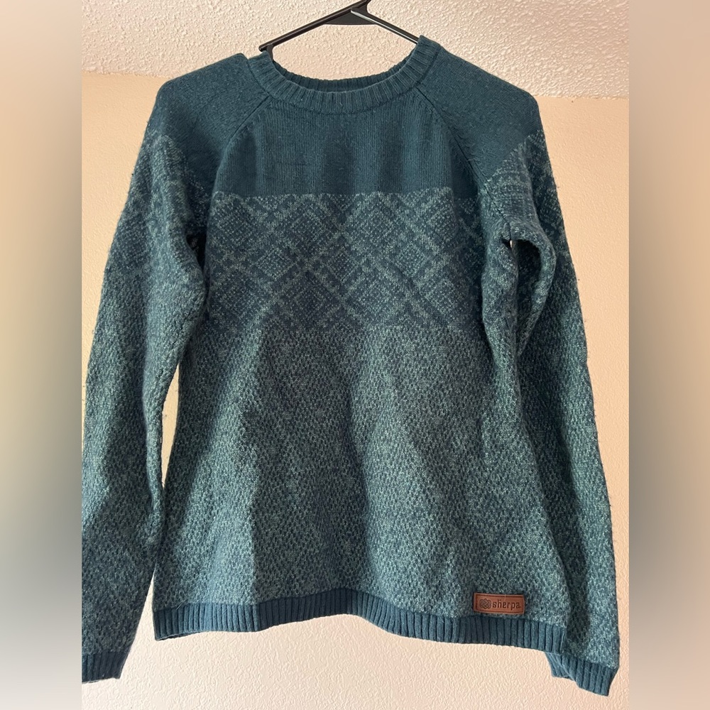Women’s Medium Sherpa Sweater